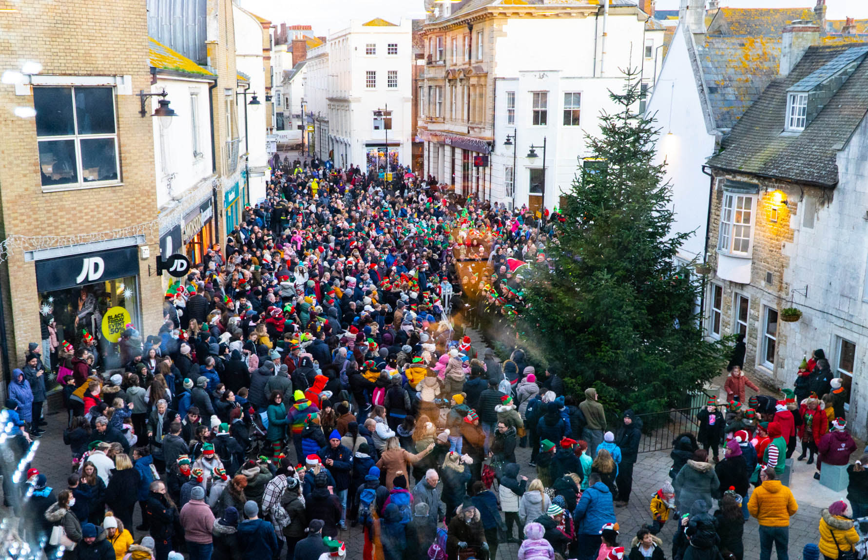 Elves galore at Weymouth Light Illumination We Are Weymouth BID