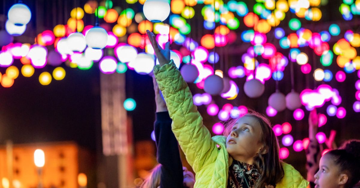 Wave by Squidsoup, River of Light Liverpool 2021, Image Ant Clausen, Visit Liverpool